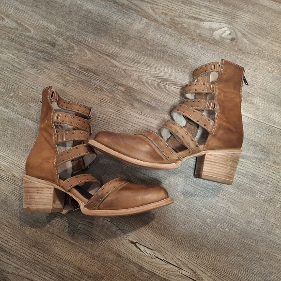 FREEBIRD SALTY Size 8, Strappy Leather Boot - Picture 4 of 6